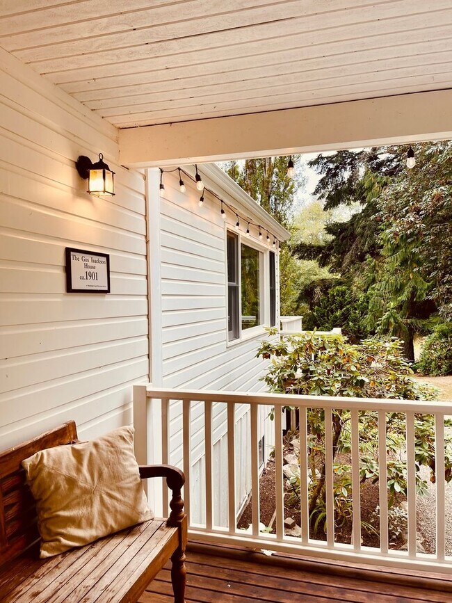 Building Photo - Historic and Peaceful Bainbridge Island Farm