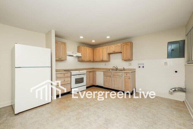 Building Photo - 5063 Sabra Ave