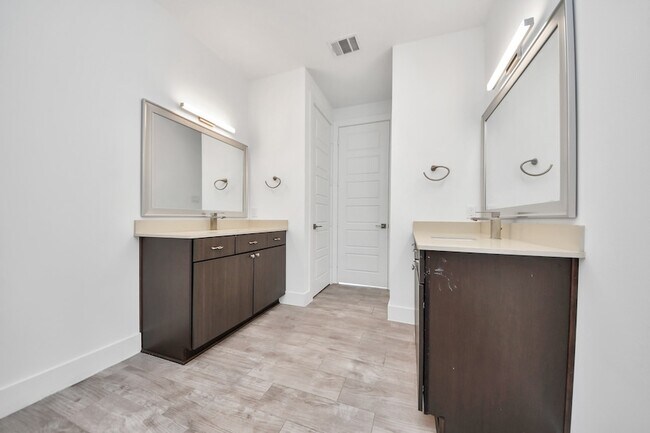 Building Photo - 1703 Cedrocanna Ln