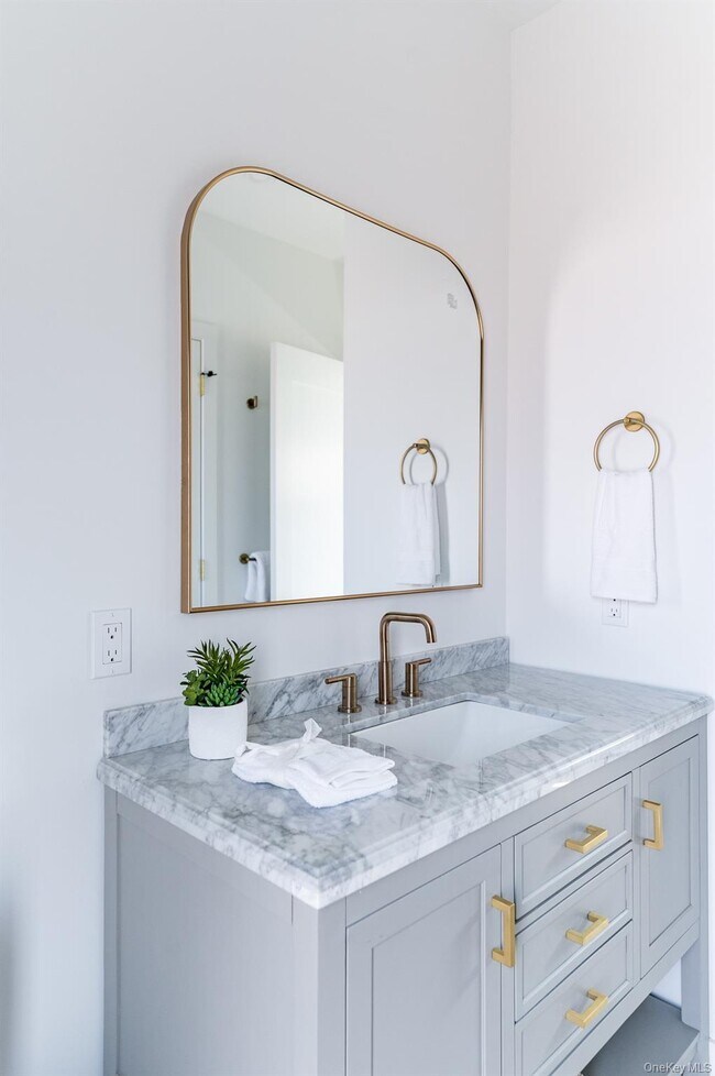 Building Photo - 319 Wilmot Rd