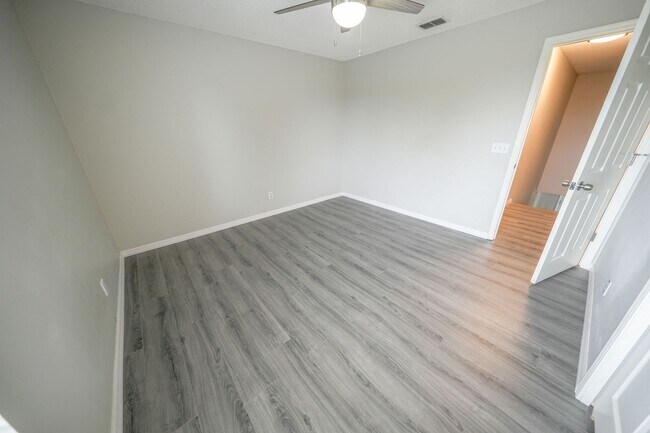 Building Photo - SPACIOUS 4 BEDROOM 2.5 BATH TWO STORY CLERMONT HOME