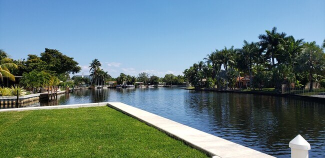 Building Photo - 1816 E Oakland Park Blvd