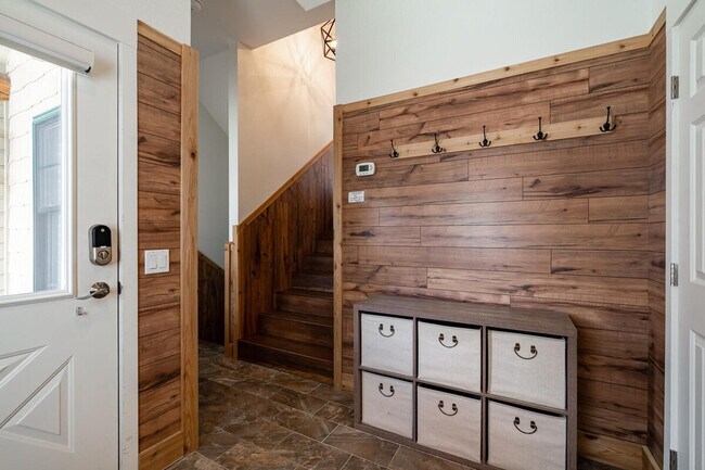 Building Photo - c4 Saddle Ridge Rd