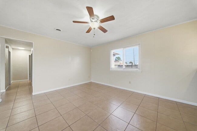 Building Photo - MODERN, meticulously maintained 4 bedroom/2 Bath Ranch - INCLUDES LANDSCAPING!