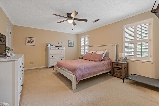 Building Photo - 766 Chesterfield Dr