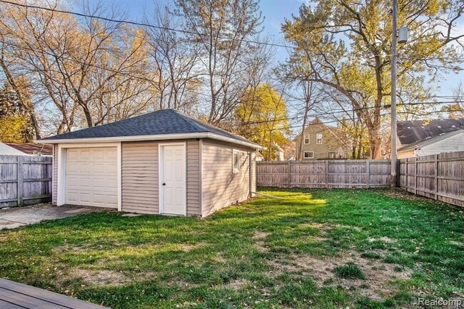 Building Photo - 565 W Saratoga St