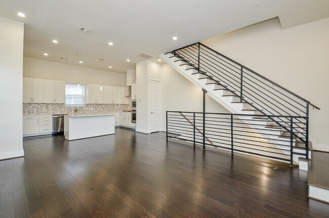 Building Photo - 2103 Engelmohr St