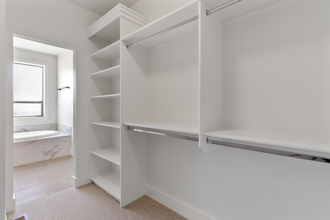 Building Photo - 4646 S Selatir Way