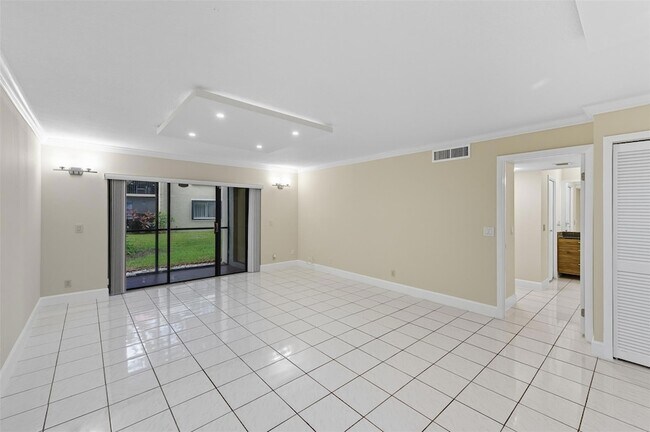 Building Photo - 434 Lakeview Dr