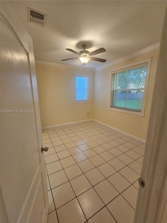 Building Photo - 1543 SE 25th St