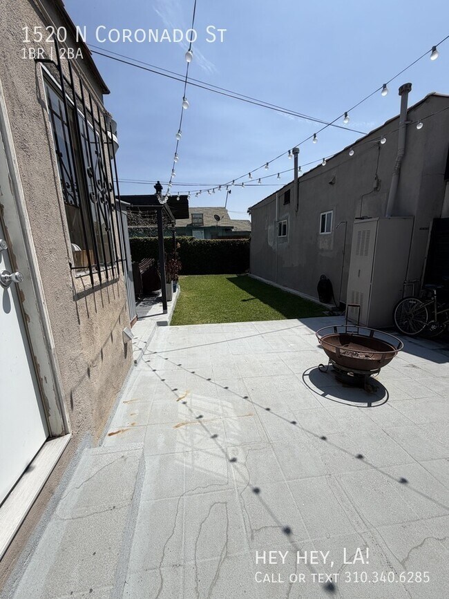 Building Photo - 1520 N Coronado St