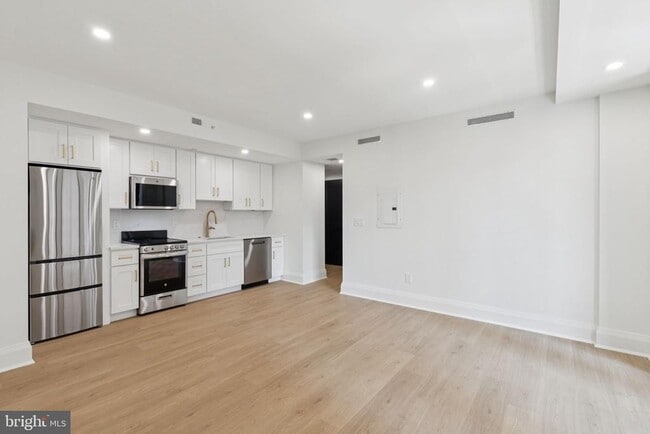 Building Photo - 135 S 19th St