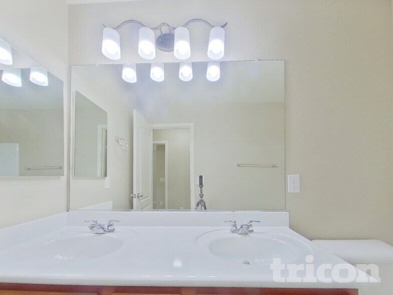 Building Photo - 12509 W Via Dona Rd