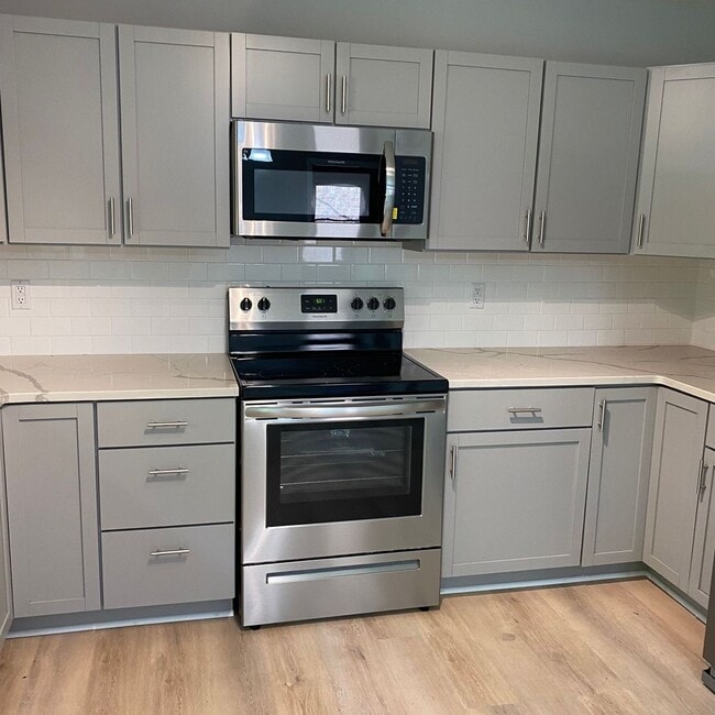 Building Photo - Completely Remodeled