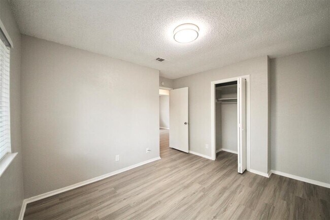 Building Photo - 12010 Ladrido Ln