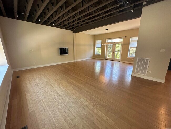 Building Photo - 110 Vertical Lofts Dr