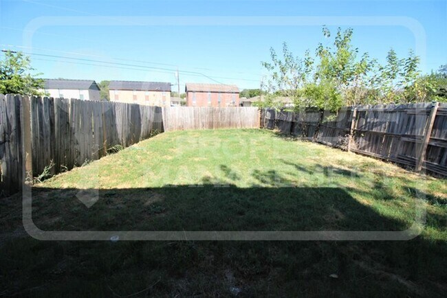 Building Photo - 4801 Cedarhill Cir