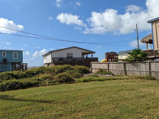 Building Photo - 415 Seashell Dr