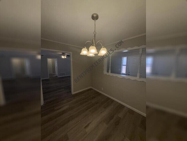 Building Photo - 3903 N Aydelotte Ave