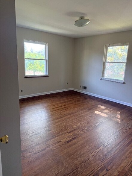 Building Photo - 3807 Leland Rd