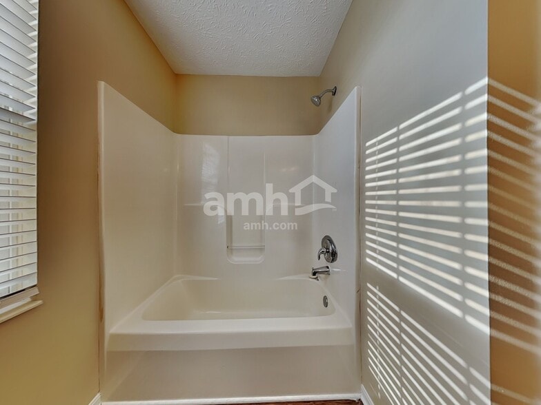 Building Photo - 424 Hartford Ct