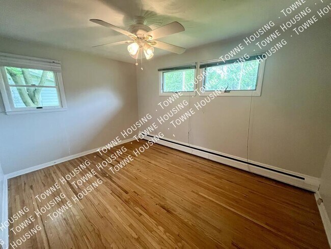 Building Photo - 493 Northfield Dr