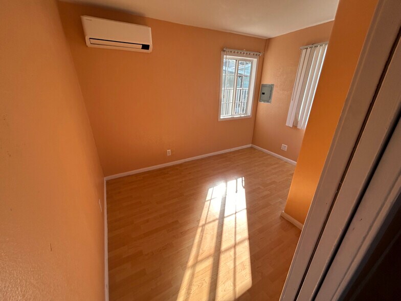 Building Photo - 1811 N Lincoln St