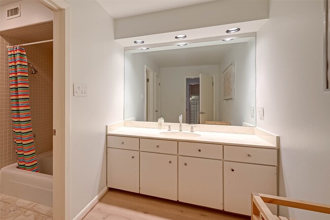 Building Photo - 39 River Hollow Ln