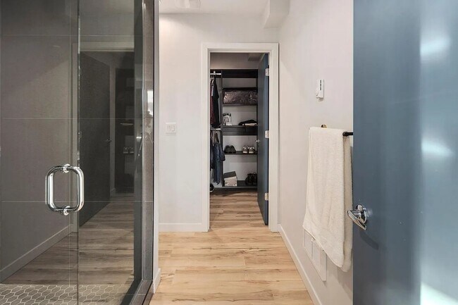 Building Photo - 3 Bed 2 Bathroom White Center Townhouse