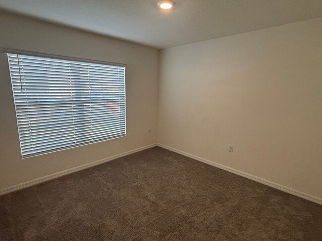 Building Photo - Spacious 4/2 In Gate Community W/ Amenities