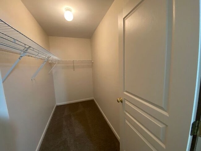 Building Photo - 2 Bedroom Garden Home - Allendale Boulevar...