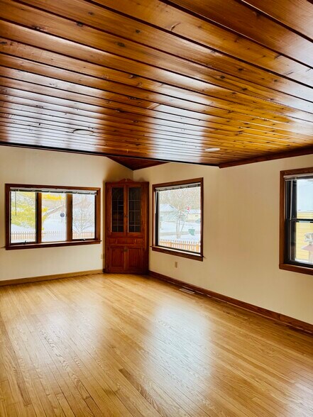 Building Photo - 1704 S Berlin Ave