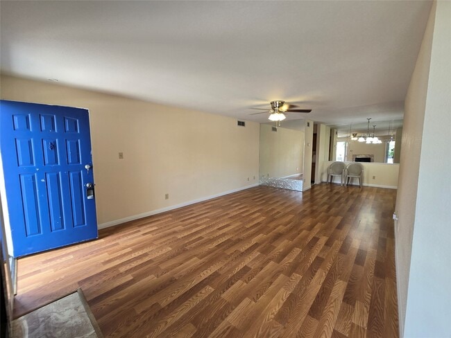 Building Photo - 9797 Leawood Blvd