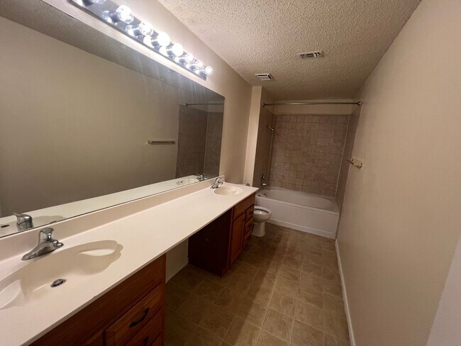 Building Photo - 9951 Echo Plain Dr