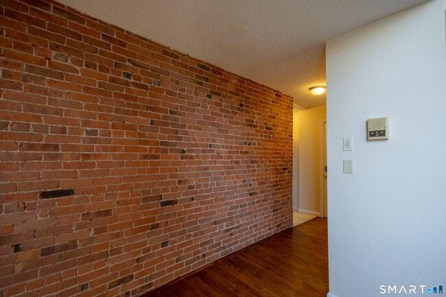 Building Photo - 58 Woodley Ct