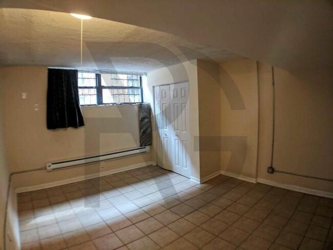 Building Photo - 1 bedroom in CHICAGO IL 60657