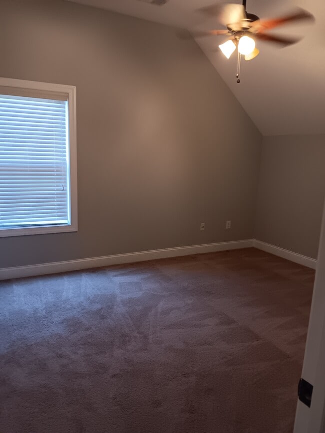 Building Photo - 173 Putters Dr