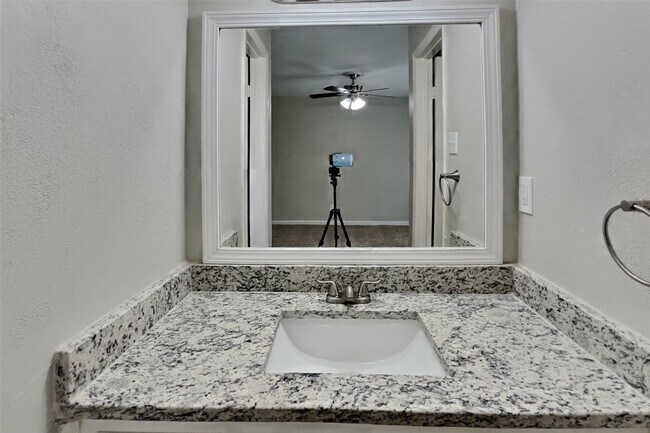 Building Photo - 29107 Sedgefield St