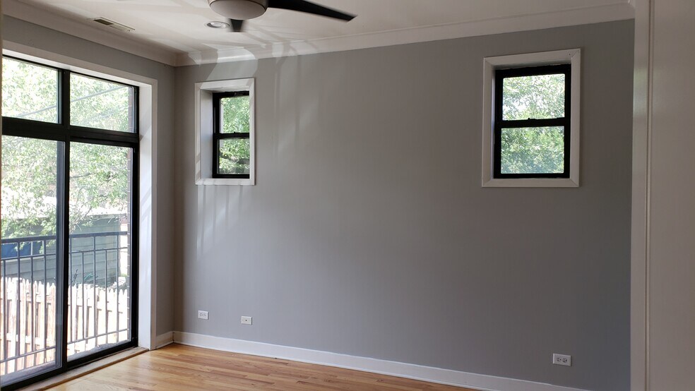 Master Bedroom - 4044 N Kedvale Ave