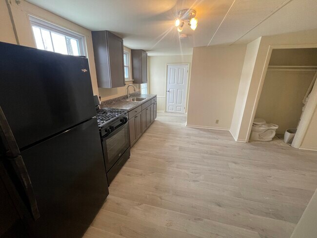 Building Photo - Summit