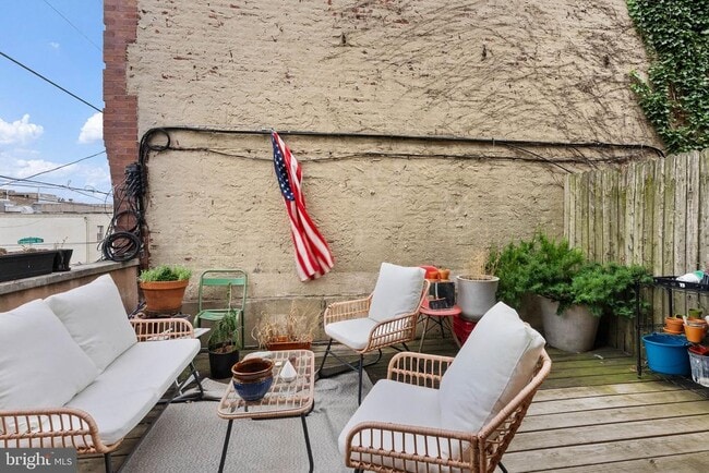 Building Photo - 732 Tasker St