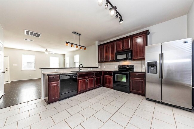 Building Photo - 1721 Kemah Village Dr