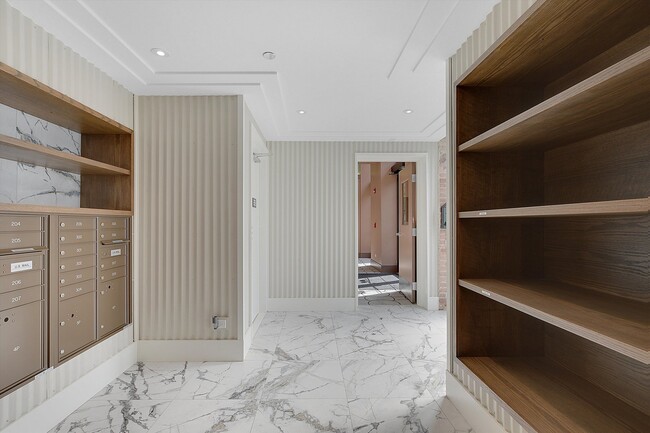 Building Photo - 1040 W Huron St