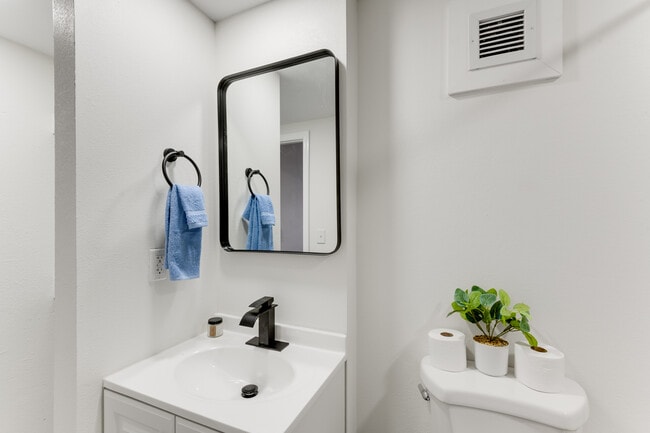 Building Photo - Wallace Studios