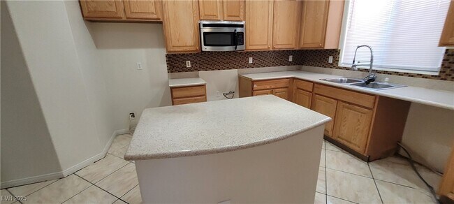 Building Photo - 8198 Rock Meadows Dr