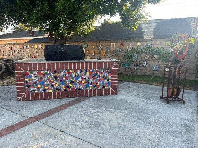 Building Photo - 8541 Orangewood Ave