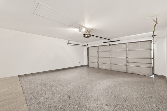 Building Photo - 3143 Oakwood Run Dr