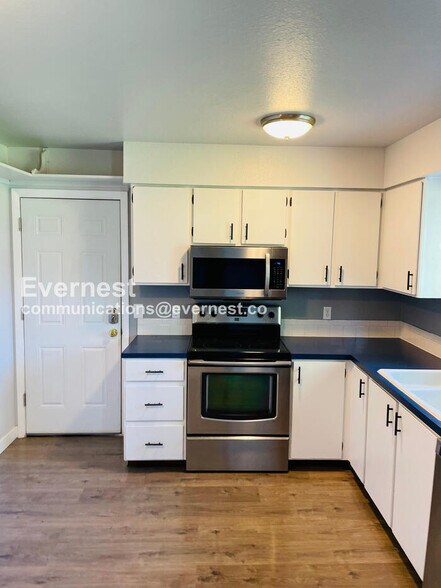 Building Photo - 1701 Ridgewood Rd