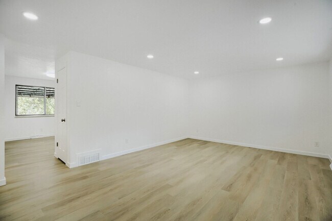 Building Photo - 375 Depew St