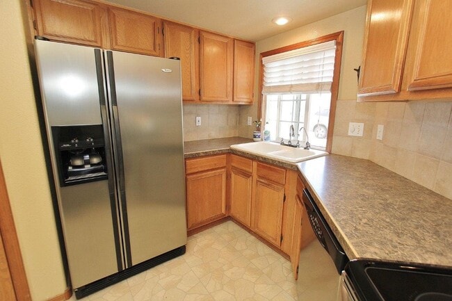 Building Photo - Single-Level Townhome Nestled in SE Boise